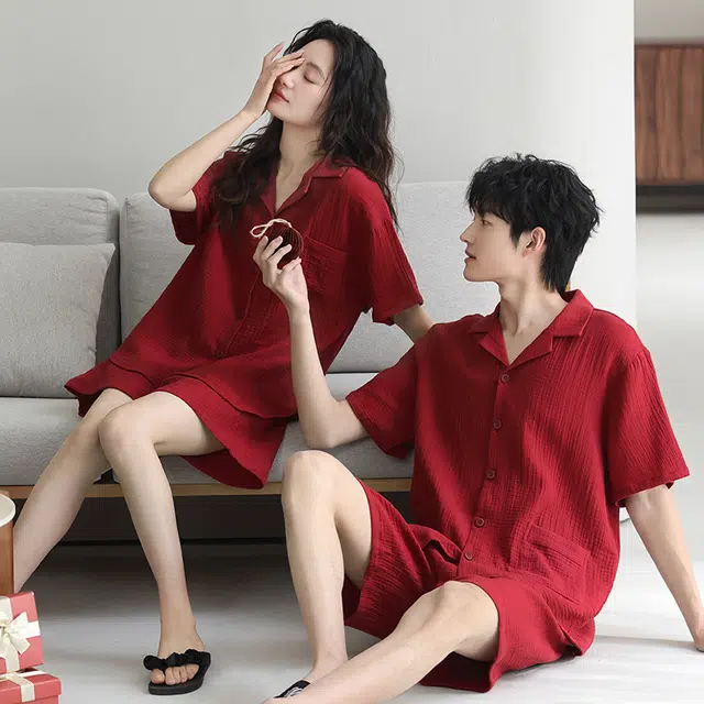 夏芬妍 休闲舒适纯色双层纱婴儿棉翻领开衫家居服柔软亲肤可外穿短袖短裤睡衣套装 男女同款 红色