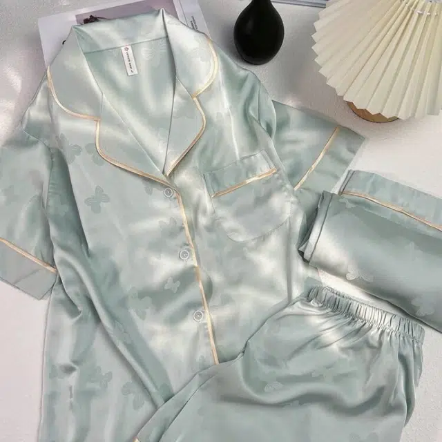 夏芬妍 甜美休闲高级感蝴蝶满印冰丝翻领家居服舒适亲肤宽松短袖三件套可外穿睡衣套装 女款
