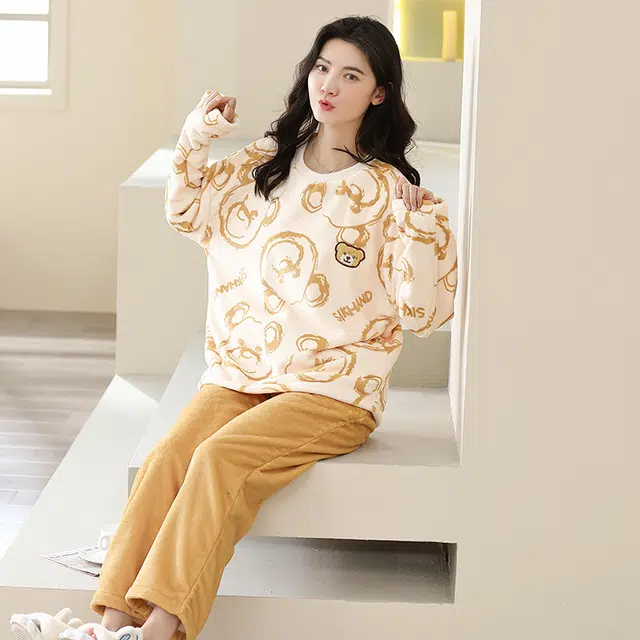 夏芬妍 休闲舒适亲肤满印小熊圆领家居服加绒加厚保暖长袖长裤可外穿秋冬款睡衣礼盒 女款 黄色
