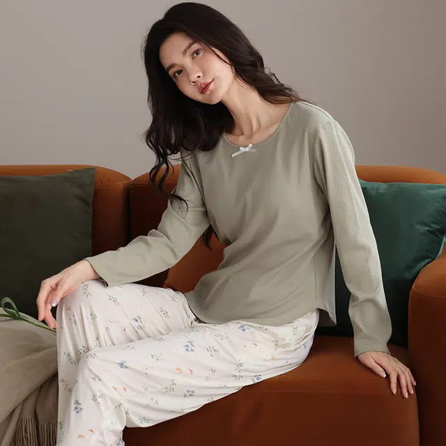 夏芬妍 时尚简约亲肤蝴蝶结叶子纯棉螺纹带胸垫圆领套头家居服舒适休闲长袖长裤可外穿春秋款睡衣套装 女款 绿杏色