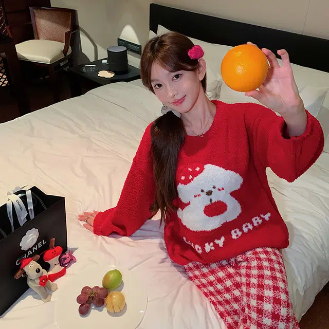 夏芬妍 简约甜美柔软亲肤苹果小狗英文格子裤半边绒家居服加绒加厚蓄温保暖长袖长裤可外穿秋冬款睡衣套装 女款 红色