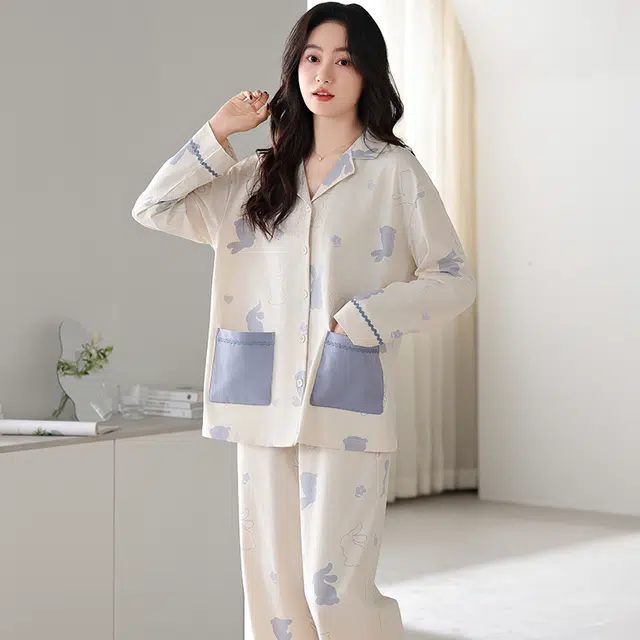 夏芬妍 休闲舒适简约高级感兔子花朵贴袋经典翻领开衫家居服宽松柔软亲肤长袖长裤可外穿睡衣套装 女款 杏色