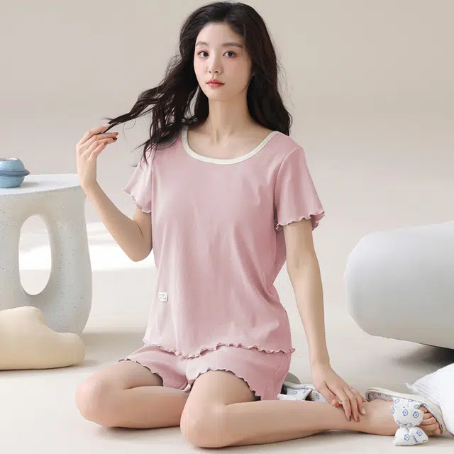 夏芬妍 柔软亲肤纯色冰丝螺纹宽松圆领带胸垫短袖短裤简约可外穿家居服睡衣套装 女款 粉色