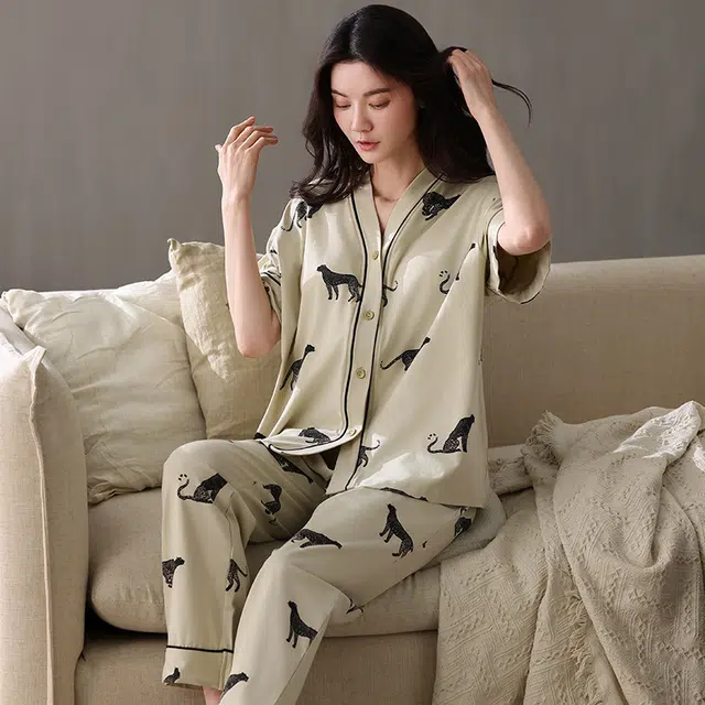 夏芬妍 时尚简约亲肤黑豹满印纯棉带胸垫开衫家居服舒适休闲短袖和服三件套可外穿睡衣套装 女款 绿色