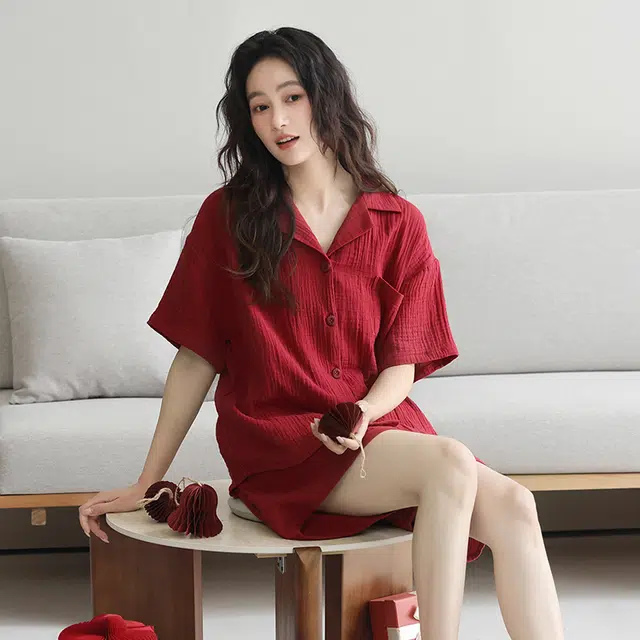 夏芬妍 休闲舒适纯色双层纱婴儿棉翻领开衫家居服柔软亲肤可外穿短袖短裤睡衣套装 男女同款 红色