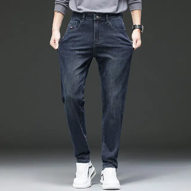 潮人榜 美式高端轻商务秋冬款百搭皮牌设计感潮流日常通勤时尚休闲中腰修身舒适直筒小脚弹力牛仔裤 男款