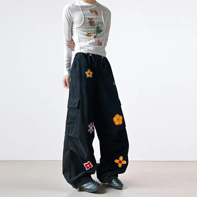 潮人榜    美式彩色花朵刺绣设计感潮牌百搭宽松抽绳松紧腰秋季街头重工多口袋阔腿裤工装休闲裤 男女同款