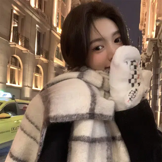 俞兆林 韩版秋冬保暖防寒加厚格纹拼接百搭 绒线围巾  女款