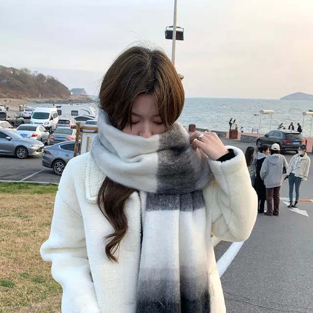 俞兆林 高级渐变色加厚加长大版保暖马海毛仿羊绒 心动礼盒装 聚酯纤维 绒线围巾 男女同款情侣款