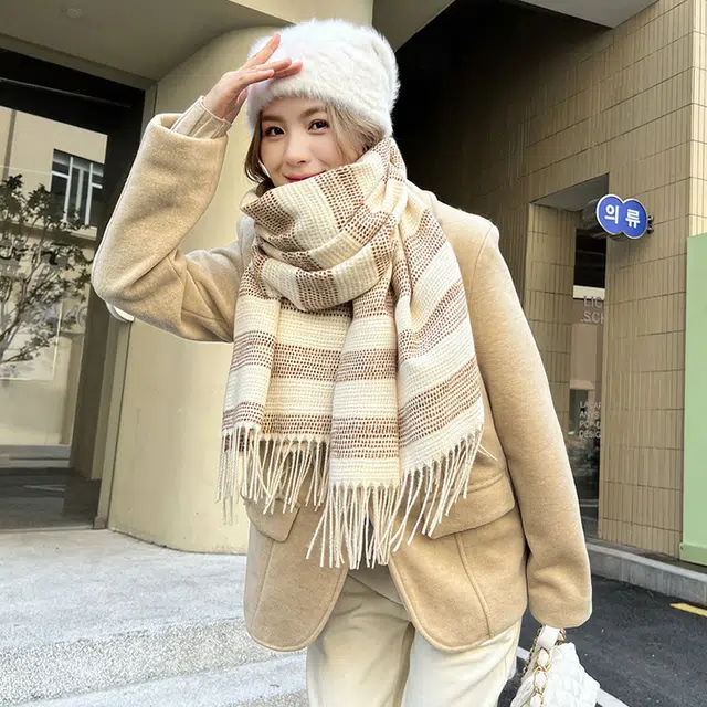 俞兆林  韩系条纹拼接保暖防寒加厚百搭 绒线围巾 女款
