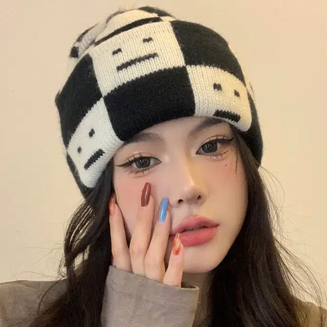 俞兆林 秋冬韩版撞色棋盘格笑脸休闲百搭户外 腈纶 绒线帽 男女同款情侣款