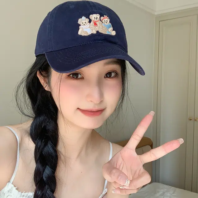 俞兆林 甜美可爱卡通小熊刺绣软顶户外出游时尚潮流百搭大头围显脸小 棉 鸭舌帽 男女同款情侣款