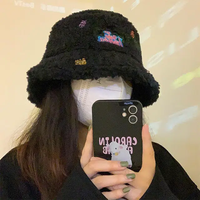 俞兆林 小熊街头彩色保暖韩版字母刺绣盆帽  毛绒 渔夫帽 男女同款情侣款