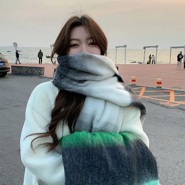 俞兆林 高级渐变色加厚加长大版保暖马海毛仿羊绒 心动礼盒装 聚酯纤维 绒线围巾 男女同款情侣款