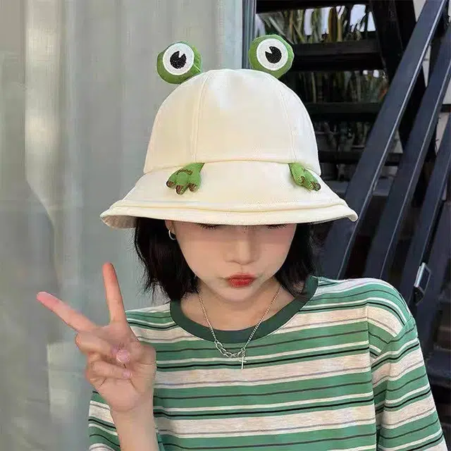 俞兆林 可爱卡通搞怪小青蛙日系防晒太阳帽显脸小户外休闲 棉 渔夫帽 男女同款情侣款