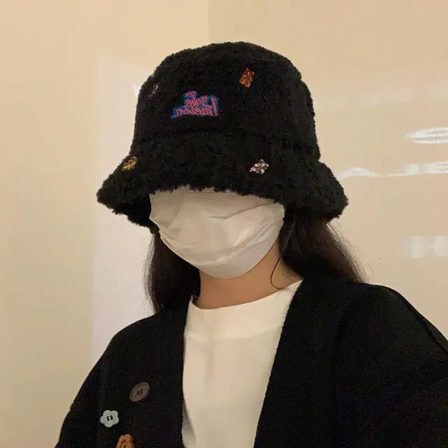 俞兆林 小熊街头彩色保暖韩版字母刺绣盆帽  毛绒 渔夫帽 男女同款情侣款