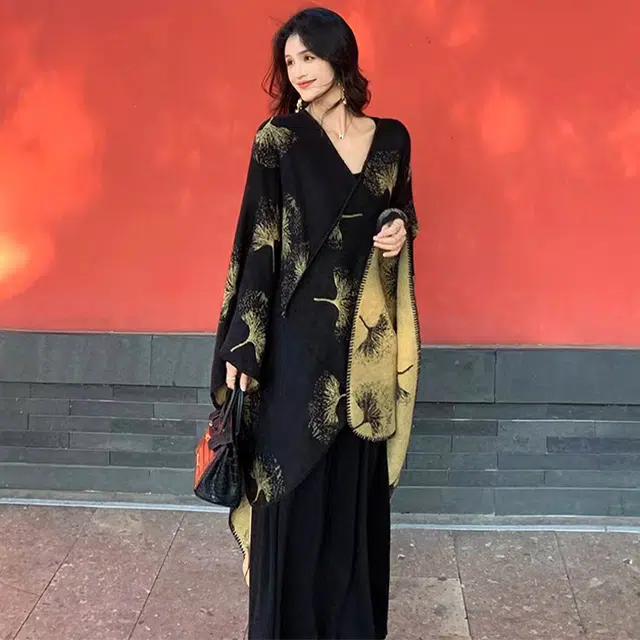 【氛围感穿搭】 俞兆林 银杏叶轻奢高级感旅游外搭秋冬季露营旅行出片必备围巾 聚酯纤维 披肩 女款