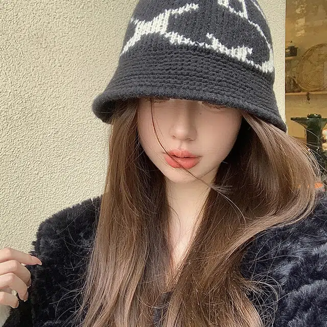 俞兆林 秋冬时尚拼色保暖防风简约百搭 腈纶 绒线帽 女款 黑色