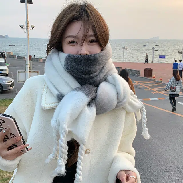 俞兆林 高级渐变色加厚加长大版保暖马海毛仿羊绒 心动礼盒装 聚酯纤维 绒线围巾 男女同款情侣款