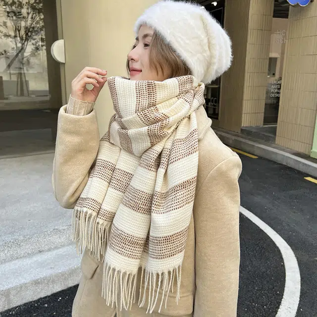 俞兆林  韩系条纹拼接保暖防寒加厚百搭 绒线围巾 女款