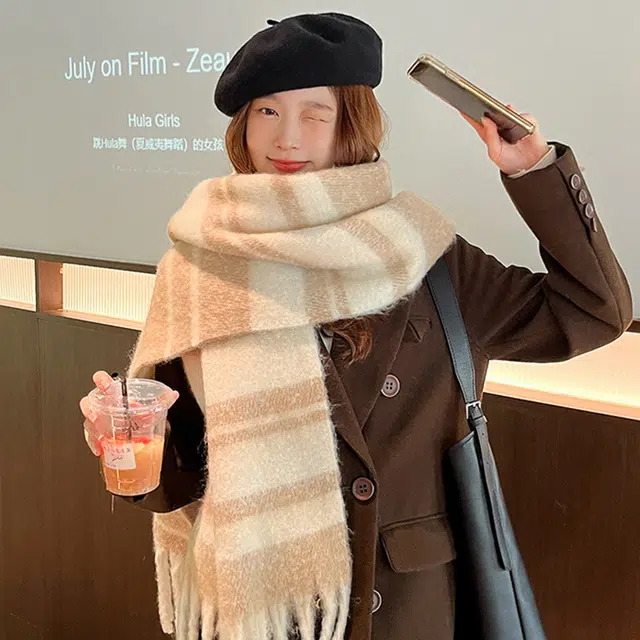俞兆林 韩版百搭加厚马海毛绒美拉德高级氛围感 绒线围巾 女款