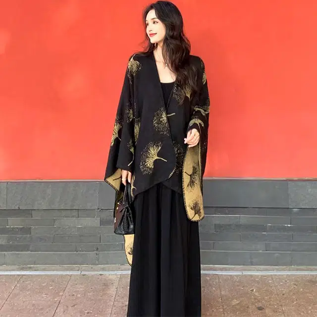 【氛围感穿搭】 俞兆林 银杏叶轻奢高级感旅游外搭秋冬季露营旅行出片必备围巾 聚酯纤维 披肩 女款