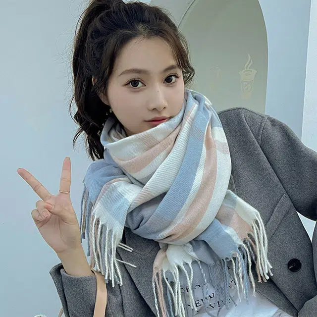 俞兆林  秋冬韩版双色拼接甜美可爱保暖防寒百搭 绒线围巾  男女同款情侣款