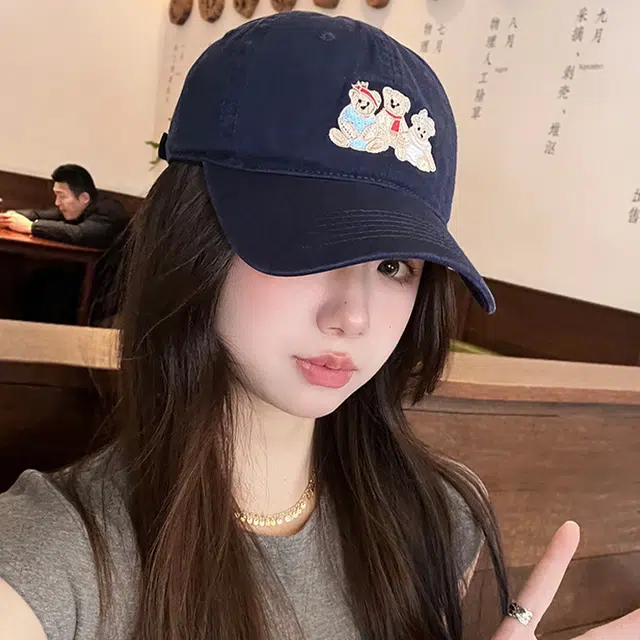 俞兆林 甜美可爱卡通小熊刺绣软顶户外出游时尚潮流百搭大头围显脸小 棉 鸭舌帽 男女同款情侣款