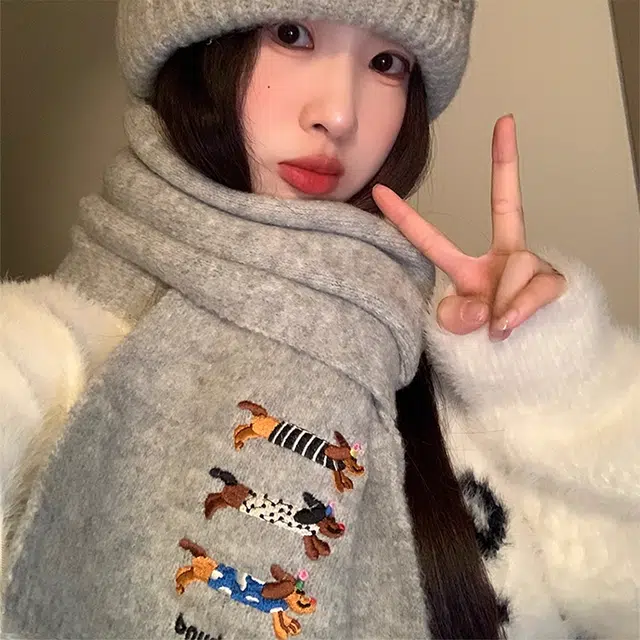 俞兆林 日系可爱腊肠小狗刺绣针织保暖甜美毛线  绒线围巾  男女同款情侣款