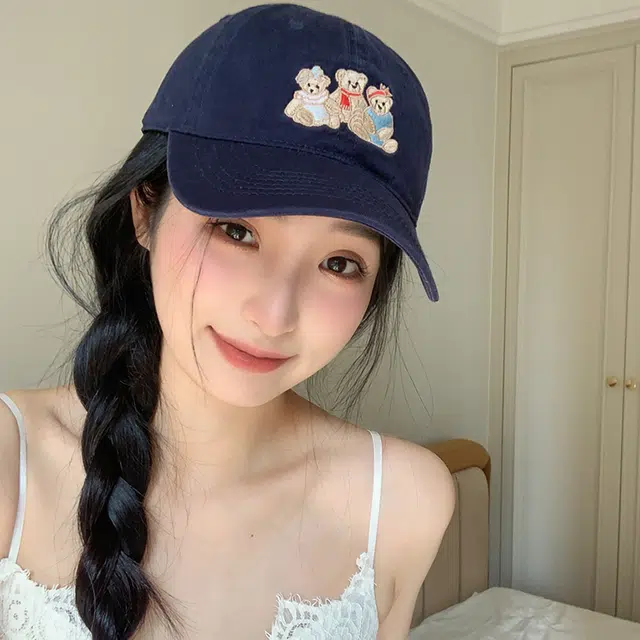 俞兆林 甜美可爱卡通小熊刺绣软顶户外出游时尚潮流百搭大头围显脸小 棉 鸭舌帽 男女同款情侣款