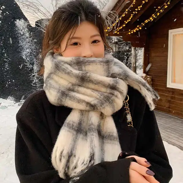 俞兆林 温柔格子百搭柔软温暖保暖百搭学生 心动礼盒装 聚酯纤维 绒线围巾 男女同款情侣款