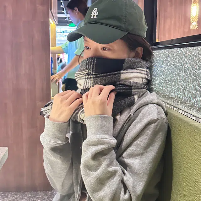 俞兆林 高级感格子披肩时尚百搭保暖  绒线围巾 男女同款情侣款
