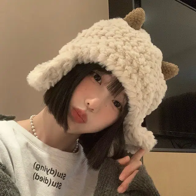 俞兆林 韩版纯色可爱小羊保暖加厚护耳显脸小 腈纶 绒线帽 女款