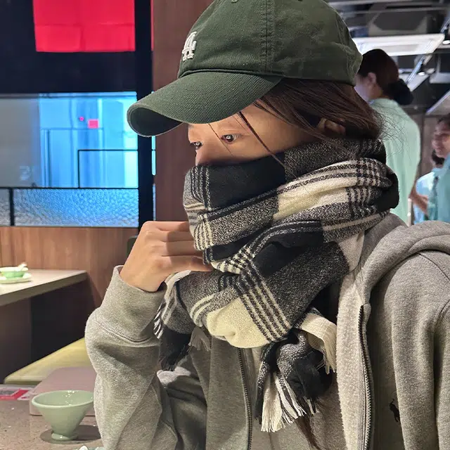 俞兆林 高级感格子披肩时尚百搭保暖  绒线围巾 男女同款情侣款