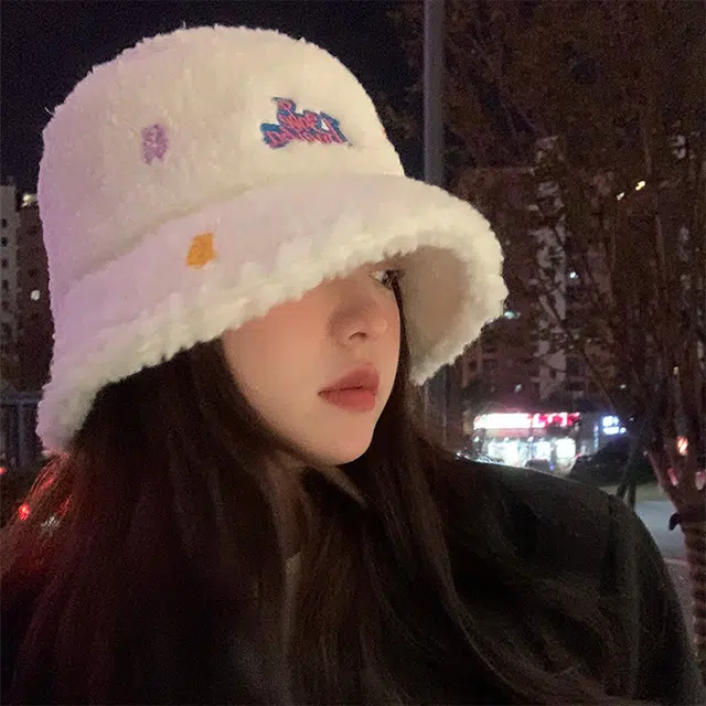 俞兆林 小熊街头彩色保暖韩版字母刺绣盆帽  毛绒 渔夫帽 男女同款情侣款