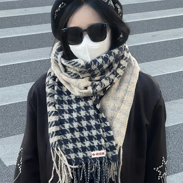 俞兆林 韩系双拼色千鸟格条纹流苏加厚 绒线围巾 男女同款情侣款