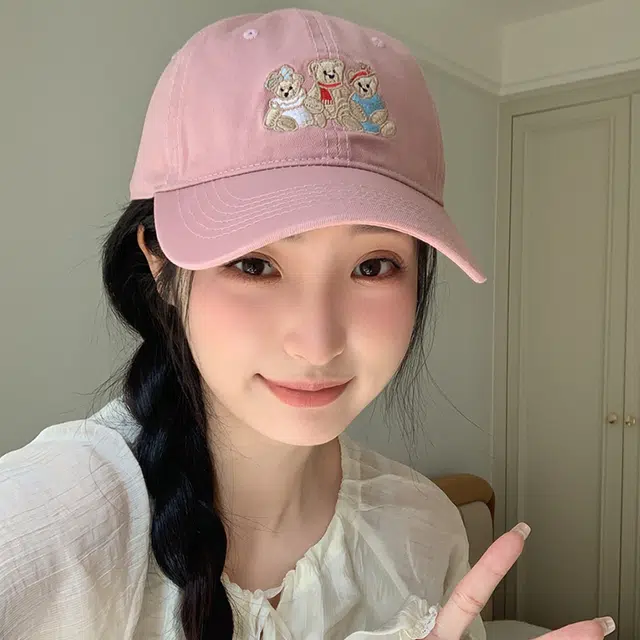 俞兆林 甜美可爱卡通小熊刺绣软顶户外出游时尚潮流百搭大头围显脸小 棉 鸭舌帽 男女同款情侣款