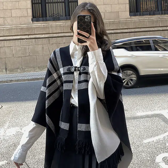 俞兆林  韩版慵懒黑白格纹百搭皮带扣开叉大 披肩  女款