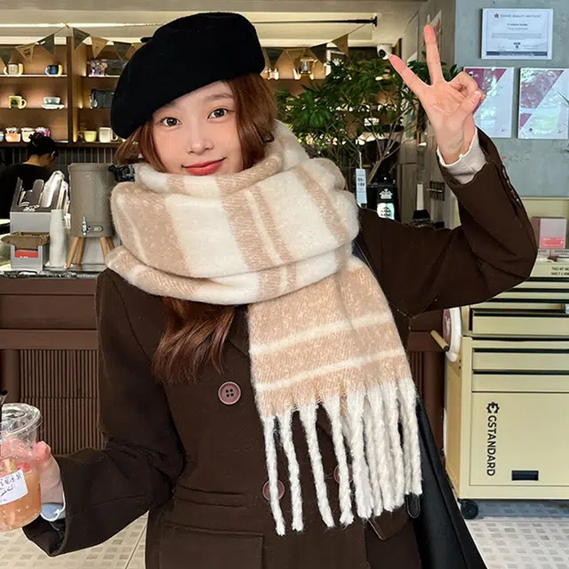 俞兆林 韩版百搭加厚马海毛绒美拉德高级氛围感 绒线围巾 女款