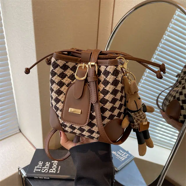 雅鹿 菱格高级感 棉 水桶包单肩斜挎包 女款 咖色/黑色