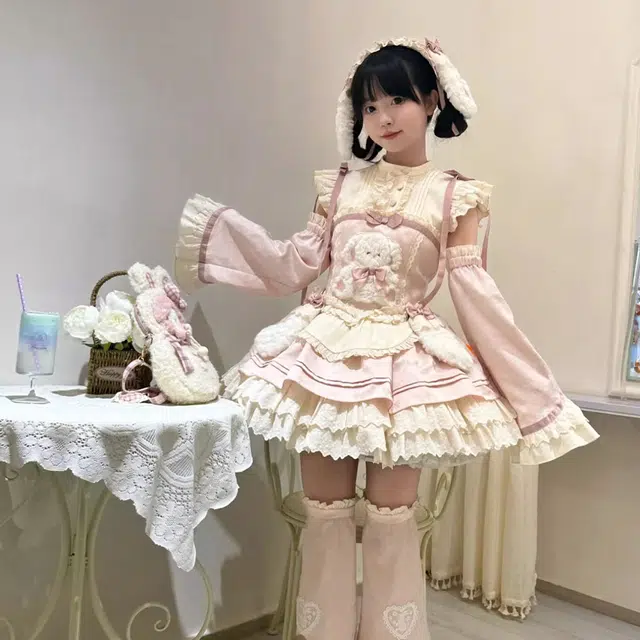 AMUNITS Lolita