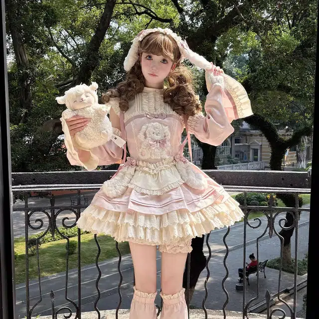 AMUNITS Lolita