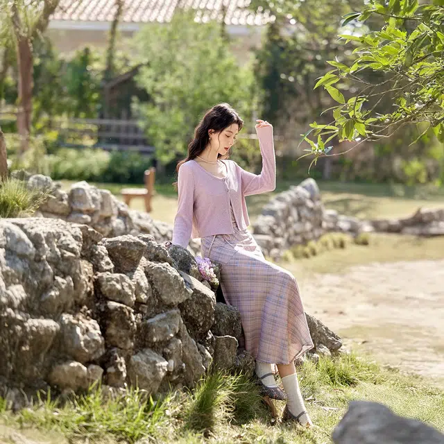 谜秀 纯色时尚简约舒适百搭圆领长袖针织衫 女款