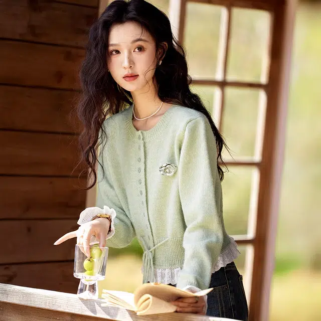 谜秀 时尚拼色简约舒适圆领百搭长袖针织衫 女款 浅绿色