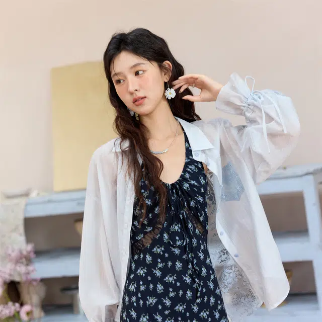 谜秀 拼接蕾丝夏季纯色常规翻领法式长袖衬衫 女款