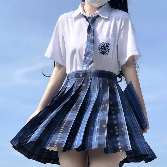 日暮星河 皓海学院风徽章翻领纽扣舒适休闲刺绣纯色学生校供感基础款衬衣内搭上衣短袖衬衫 女款 白色