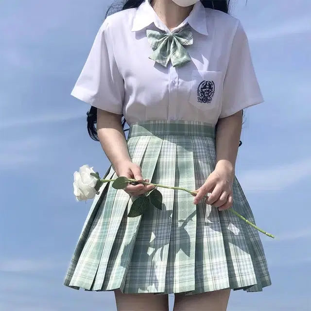 日暮星河 皓海学院风徽章翻领纽扣舒适休闲刺绣纯色学生校供感基础款衬衣内搭上衣短袖衬衫 女款 白色