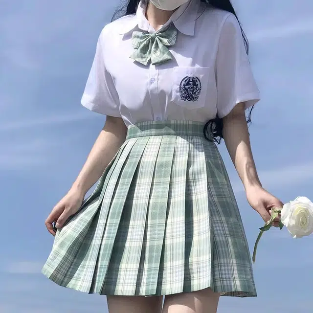 日暮星河 皓海学院风徽章翻领纽扣舒适休闲刺绣纯色学生校供感基础款衬衣内搭上衣短袖衬衫 女款 白色