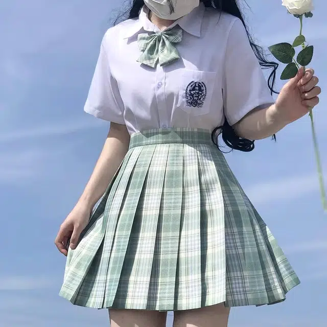 日暮星河 皓海学院风徽章翻领纽扣舒适休闲刺绣纯色学生校供感基础款衬衣内搭上衣短袖衬衫 女款 白色