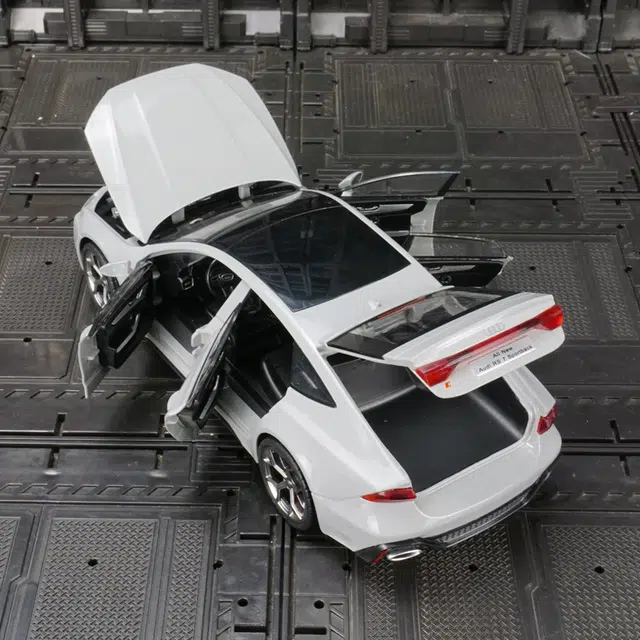 BABYS 1ST RS7 124
